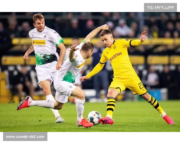 柏林联合3比1战胜门兴格拉德巴赫迎来本赛季第三场胜利晋级行列