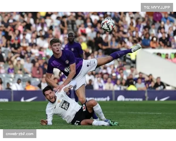 关键瞬间：图卢兹中场失误，因与后卫在防守职责切换上产生误解
